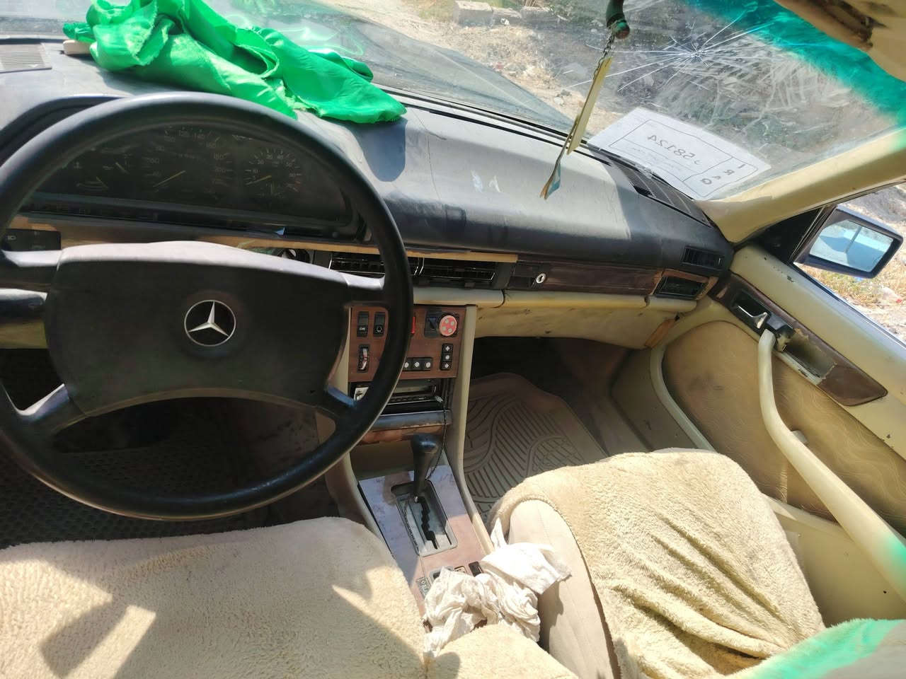 البيع مارسدس راسي سعر 20 وبيه مجال ***********
