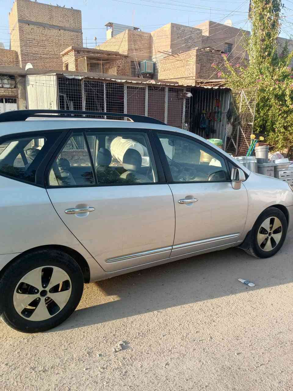 السلام عليكم من رخصة مسؤولين الگروب عندي كيا كارينز للبيع موديل 2009 خليجي محرك 2000 سياره بلاديه فقط طخات ومصلحات على البارد وبيهه سونارالسعر95 للعلم رقم بغداد وباسمي ومكاني بغداد للاستفسار الاتصال على الرقم *********** للعلم تبريد تدفئه شغال السياره بيهه جراد
