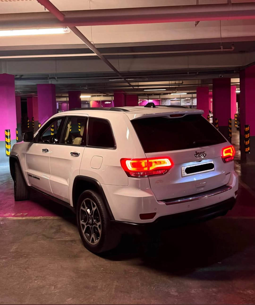 🔥 Jeep Grand Cherokee Limited 🔥

🇨🇦 وارد كندي
📅 موديل 2017
📍 أربيل

✨ سيارة نظيفة جداً وتستاهل المشاهدة من أول نظرة

🔹 الفئة: Limited
🔹 المحرك: شرط
🔹 الكير: شرط
🔹 الكهربائيات: شرط
🔹 الداخلية: كلين ونظيفة جداً 🧼
🔹 Clean Title ✅
🔹 فقط مكانين تعديل بارد
🔹 فتحة سقف بانوراما ☀️
🔹 شاشة وسطية
🔹 كاميرا خلفية 🎥
🔹 حساسات أمامية وخلفية
🔹 مقاعد كهربائية
🔹 تشغيل بصمة / Push Start
🔹 مثبت سرعة
🔹 تكييف أوتوماتيك
🔹 إضاءة LED
🔹 جنوط أصلية رياضية
🔹 مرايا كهربائية
🔹 تحكم من السكان
🔹 تصميم Grand Cherokee الفخم والمميز 🤍

💰 السعر: 22,000$
🤝 بي مجال للطيبين والجادين

📞 للاستفسار والحجز:
***********

📍 العنوان: أربيل

🔥 سيارة نظافة وسعرها يستاهل — الفحص على المشتري وبكل رحابة صدر. أربيل, العراق
