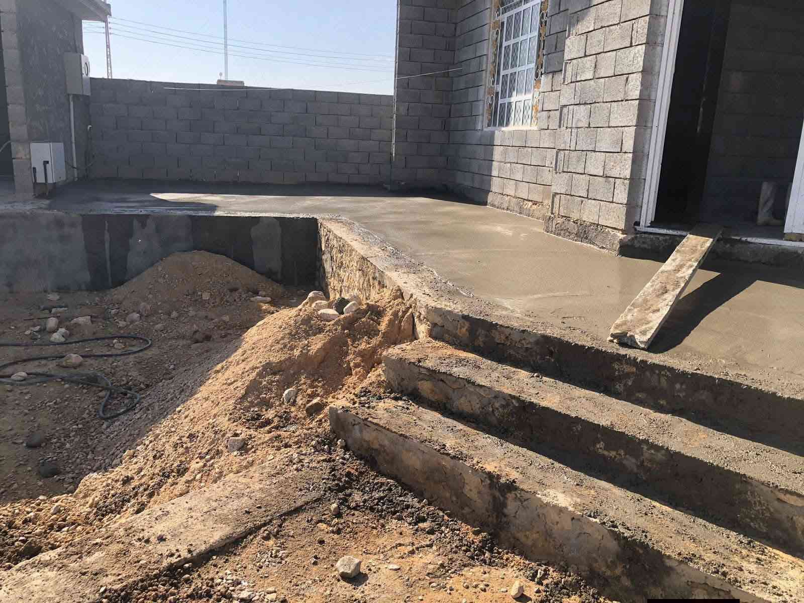 السلام عليكم
جزء من عملنه حفر رصف صب ناعم خشن 
صب حقول دواجن بيوت بيتونات صحيات خارجيه رباطات نكر صحيات 
الي يحب نصبله يتفضل خاص او تصال ***********
