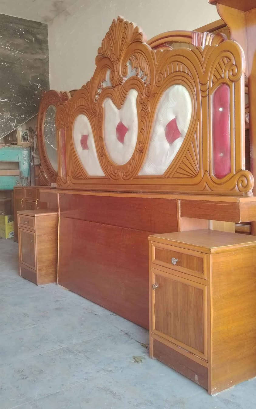 غرفة ٥ ابواب صاج بس الخارج الارتفاع مترين و٢٠ والضهر جرجوبة السعر ٥٠٠ مكاني بغداد الشعلة هاتف *********** وبيه واتساب موجود توصيل بكروة بغداد فقط بغداد, العراق
