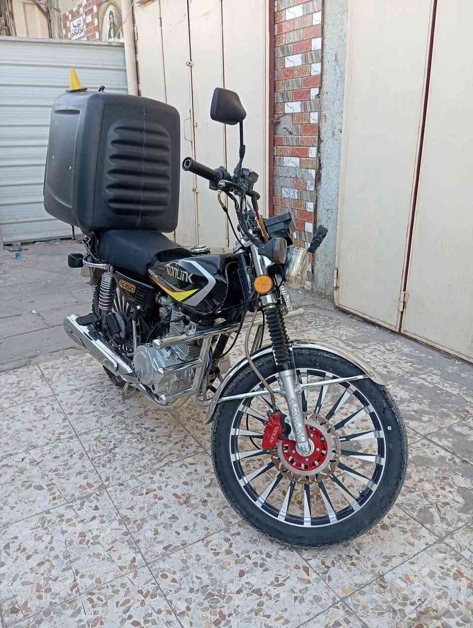 🏍️ للبيع سولنك سيفان 200cc
🎖️ موديل 2025
⚙️ 5 گير                                                                                                       📄 أوراقها كاملة
⚠️ الشاشة ما تشتغل فقط 
📍 بغداد – الزعفرانية
💰 السعر: 700 ألف قابل للتفاوض بالمعقول
📞 ***********

