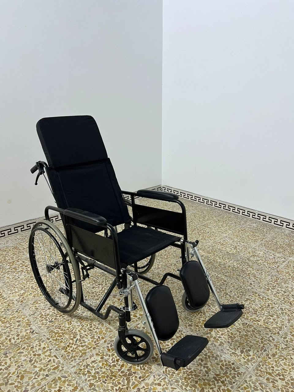 عربانه معوقين مريحه بشكل  تصعد وتنزل 
تحكم بيها براحتك عنوان موصل حي الانتصار 
سعر  (90)     (***********)
