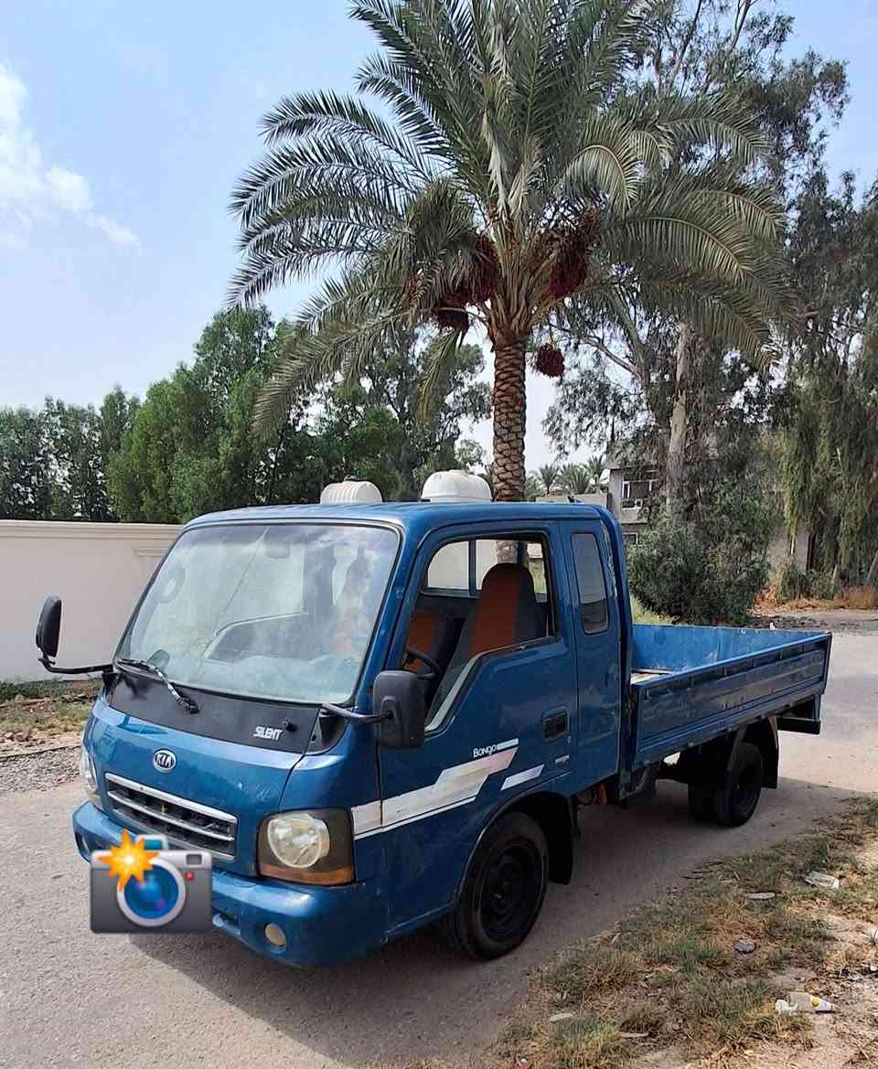 سلام عليكم للبيع كيا ام عيون مديل 2004 سيارة كامله كير محرك خير من الله بيهة حصة كاز كامله (سيارة بدون تحويل ) اكفلك سيارة من سرقة و عشائريه 
السعر 33 وبيها مجال للاستفسار اتصل على الرقم*********** مكاني ديالى
