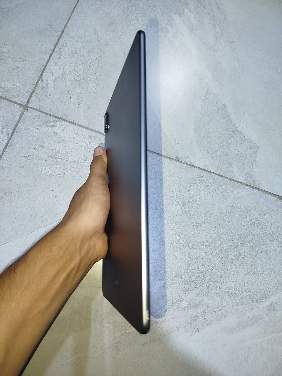🔥 للبيع Huawei MatePad 11.5 2025 PaperMatte 🔥

📱 الجهاز:

• Huawei MatePad 11.5 2025 PaperMatte
• الموديل: TXZ-W09
• اRAM: 8GB
• التخزين: 256GB
• الشاشة: 11.5 بوصة 2.5K
• معدل التحديث: 120Hz
• شاشة PaperMatte مضادة للانعكاس
• البطارية: 10,100mAh
• شحن سريع 40W
• كاميرا خلفية 13MP
• كاميرا أمامية 8MP
• أربع سماعات ستيريو
• اWi-Fi و Bluetooth
• منفذ USB-C

🖊️ القلم:

• ءHUAWEI M-Pencil الأصلي
• مناسب للكتابة والرسم وتدوين الملاحظات
• يدعم حساسية الضغط والميلان

⌨️ الكيبورد:

• ءHUAWEI Smart Keyboard الأصلي
• قابل للفصل
• يمكن استخدامه كحامل للجهاز
• مناسب للدراسة والكتابة والعمل

🔌 الشاحن:

• شاحن Huawei الأصلي 40W
• كيبل USB-C الأصلي

📦 المحتويات:

• التابلت
• القلم الأصلي
• الكيبورد الأصلي
• الشاحن والكيبل الأصلي
• الكارتونة الأصلية

✨ الحالة:

• الجهاز نظيف جدًا
• استخدام شخصي لمدة سنة
• يعمل بصورة ممتازة وبدون مشاكل
• المعاينة والتجربة متاحة للمشتري

📍 الموقع: الموصل ، حي الكندي 

💰 السعر: 450,000 دينار عراقي

السعر قابل للتفاوض 

للتواصل خاص او على الرقم *********** 
متواجد على الواتساب
