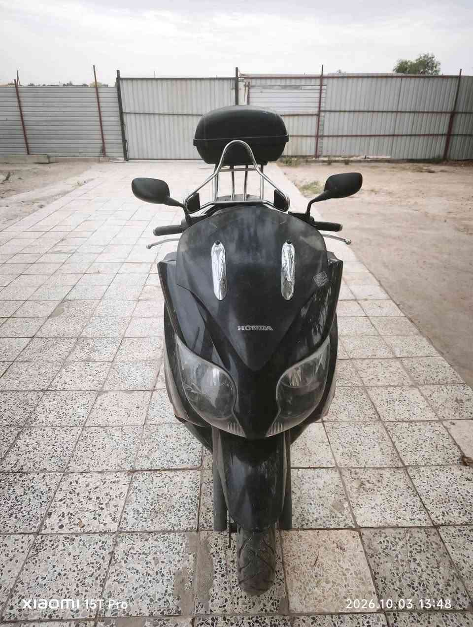 سلام عليكم

---

*للبيع هوندا فورزا HONDA FORZA 250cc موديل 2010*

*المواصفات:*
- اللون: اسود
- المحرك: 250cc انجكشن - محرك وكير شرط
- التبريد: راديتر ماء (المروحة تحتاج تبديل)
- البريك: دبل دسك ABS امامي وخلفي
- الجنطة: جنطة خلفية كبيرة مع حمالة ستيل
- الجامة: جامه امامية طويلة اصلية
- الكفرات: نظيفة
- الكهربائيات: كلها شغالة
-
*العيوب:*
1- ضربة خفيفة باللايت الامامي اليمين (فطر صغير) - اللايت شغال ما طافي
2- شخوط بسيطة بالجانب مثل ما موضح بالصور
3- مروحة الراديتر ماكو / عاطلة - تحتاج تبديل
*السعر: 10 ورقات قفل*

*المكان: بغداد*
*للاستفسار: [***********]*
يتوفر واتساب
*المو شراي لا يجي

نص مكتوب في الصور:
- Facebook Marketplace للبيع FOR SALE HONDA FORZ 2010 250cc Scooter السعر 10 ورقات الموقع: بغداد الحالة: ضربة لايت - مروحة تحتاج تبديل تواصل الآن - راسلنا موديل 2010 • هيكل نظيف • صندوق خلفي مرفق • جاهز للفحص سعر نهائي قابل للنقاش • بغداد
- Xiaomi 15T Pro
- 2026.10.03 13:48
- XIAOMI 15T PRO 2026.10.03 13:48