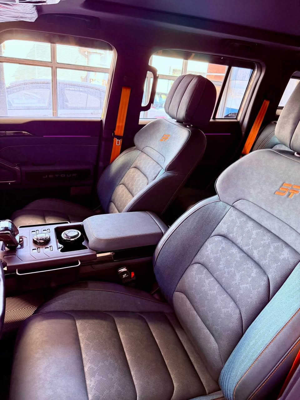 🚘 جيتور T2 LUXURY موديل 2025 للبيع

▪️ الموديل: 2025
▪️ الفئة: LUXURY
▪️ الممشى: 31,000 كم
▪️ الحالة: كلين تايتل
▪️ التغليف: PPF مطفي مغلفة بالكامل
▪️ المواصفات: فول مواصفات 1/1

🔹 المواصفات:
• محرك 2.0 لتر تيربو، 4 سلندر
• قوة 254 حصان
• قير أوتوماتيك 7 سرعات DCT
• دفع رباعي AWD
• 5 ركاب
• كشنات جلد
• مقاعد أمامية كهربائية
• تدفئة وتبريد للمقاعد
• شاشة وسطية كبيرة
• شاشة عدادات رقمية
• Apple CarPlay وAndroid Auto
• كاميرات 360 درجة
• حساسات أمامية وخلفية
• مثبت سرعة
• مثبت سرعة متكيف
• تشغيل بصمة
• دخول ذكي
• باب خلفي كهربائي
• فتحة سقف بانوراما
• تحكم مناخي أوتوماتيك
• إضاءة LED
• مرايات كهربائية
• نظام مراقبة النقطة العمياء
• تحذير مغادرة المسار
• تحذير الاصطدام الأمامي
• فرملة طوارئ أوتوماتيكية
• مساعد البقاء على المسار
• أنظمة أمان ومساعدة قيادة متكاملة
• جنوط ألمنيوم
• وباقي مواصفات الـ T2 Luxury

📞 ***********
