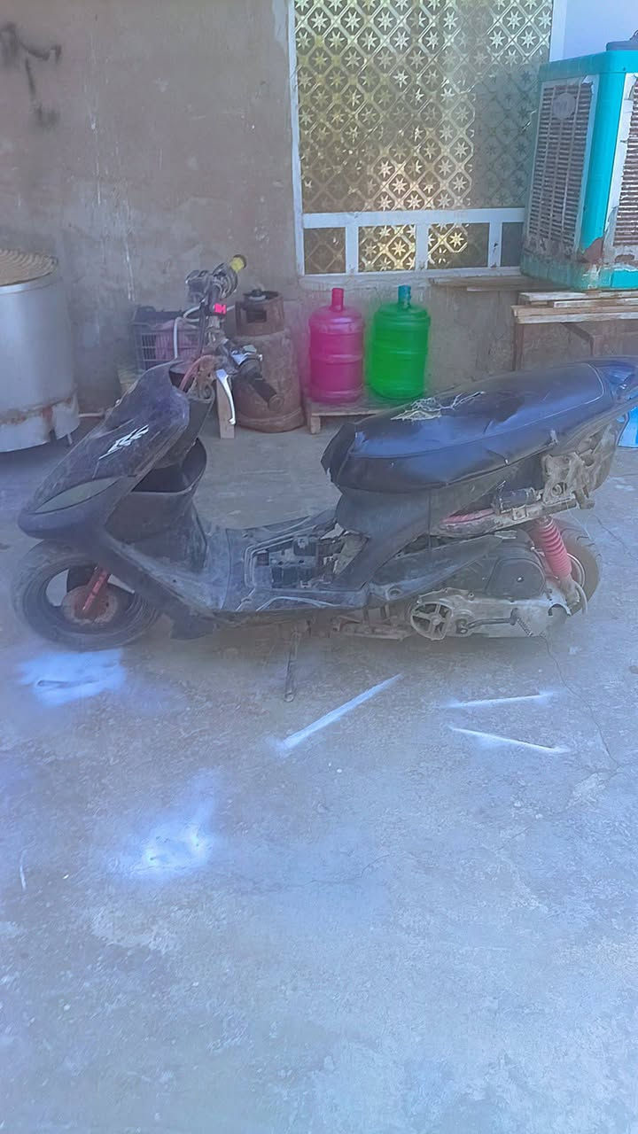 السلام عليكم  دراجه ماكس عدله ياباني  للبيع دراجه نقصه كلجات بس هيه تمشي والدراجه ما مفتوح بيه ولا برغي *********** السعر ٢٠٠ وبيه مجال المكان كربلاء
