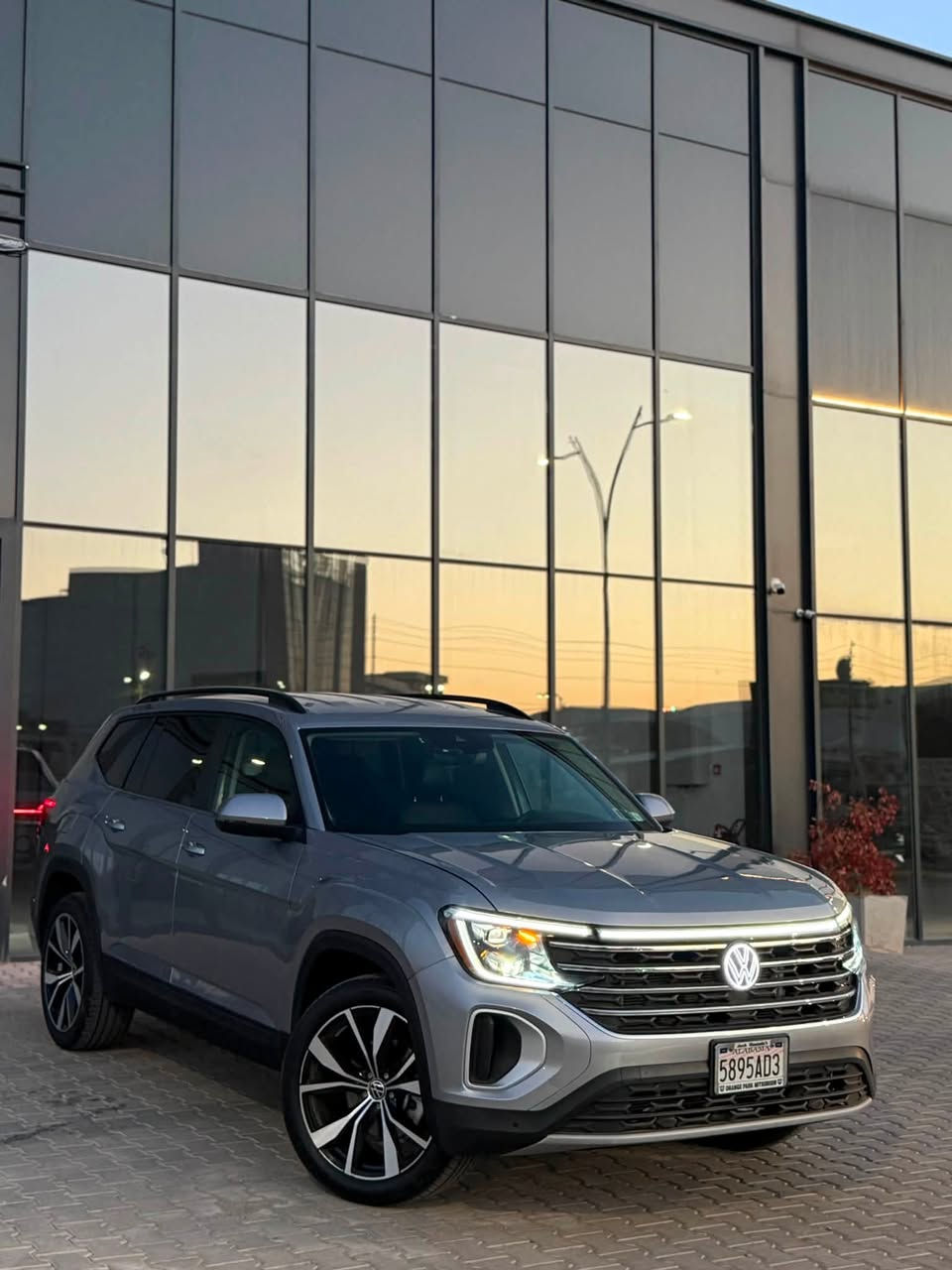 Volkswagen Atlas SE 
حجم المحرك 4 سلندر 2000 تيربو
عداد المسافة : 26 الف فقط
ضرر :   بنيد صبغ  فقط بدون دواخل لغد شاصي سليم شرط فحس 
‎دعامیە و رادیترات و بجم کلة بلادي

‎بصمة تشغيل
‎بصمة أبواب
‎تشغيل عن بعد (Remote Start)
صندوق شفط كهربائي
ده بل اكسل نيضام 4MOTION
‎رادار أمامي (تحديد مسار)
‎رادار جانبي (نقاط عمياء)
‎رادار خلفي (تحذير من الاصطدام)
كاميرات محيطية 360
‎تحكم وضعيات القيادة Drive Modes 

‎تبريد مركزي لمس
‎كشنات ميموري، خزن
كشنات جلد+كشنات هيتر كشنات كهرباء

‎كشنات خلفي هيتر
‎هاند بريك بصمة
Android Auto 
Apple Car Play 
‎مانع انزلاق+ABS
شحن موبايل واير ليس جارج
‎شاشة كبيرة لمس
‎حساسات خلفية+ كاميرا 
‎تحكمات استيرن
‎اوتو ستارت Auto start 
‎اوتو ستوب Auto Stop 
‎وبقية المواصفات المعروفة
‎‏‎ 
‎مکان سیارة  سليماني 📍
‎‏‎سیارة بدون رقم تترقم شمالي اربيل سليماني دهوك
‎‏‎‏‎للاتصال والاستفسار
***********
