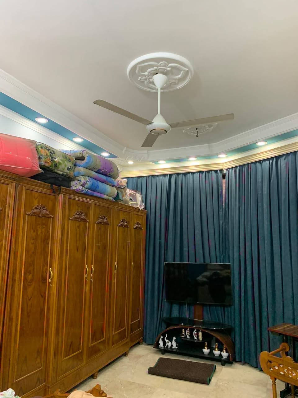 دار مميز جداً للبيع
📍📍الغزاليه الهياكل العمداء 
 مساحه الدار 150م واجه 7ونص نزال20
يحتوي على 4 غرف 
و3 صحياتWC
ومطبخ حار وبارد 
واستقبال 
بناء حديث جداً بناء حجر ومرمر درجه اولى 
للاستفسار ***********
