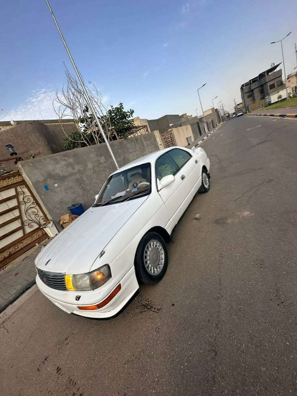 > *كراون ملك 👑 للبيع*
> النوع: تويوتا كراون - Royal Saloon
> الموديل: 1995
> اللون: ابيض حليبي
> رقم: ميسان خصوصي -   
، محرك وكير مكفولات
> السيارة جاهزة ما تصرف شي
>
> السعر: 40 ورقة وبيها مجال
> المكان: البصرة-القرنه
> الاتصال:***********
