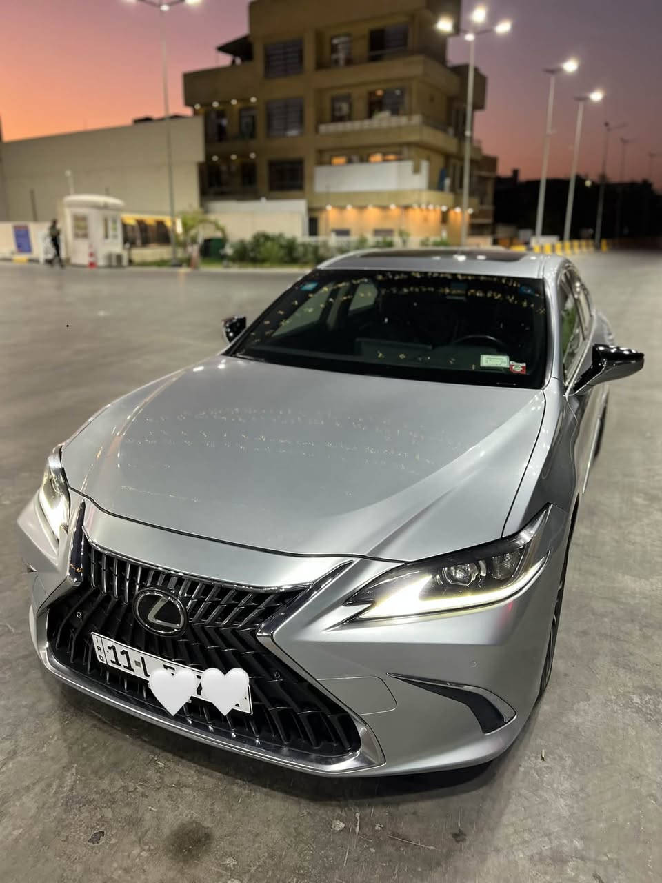 السلام عليكم للبيع  التحفه اليابانيه 🤍
ملاحظه سبب البيع ظرف مادي واله هي سياره غنيه عن تعريف بشكد متصورون والجناي يعرف قيمته 

Lexus ES 300 h 2022 هايبرد 

رقم بغداد ب اسمي تحويل ثاني يوم

السيارة فول مواصفات ١/١ 

ماشية ٦٠  الف كيلو قابل للزياده

سياره من ناحية صدر زيرو عبالك

حادثها موضح بالصور  وسطحي مو قوي  

صبغ بنيد فقط وعندي سونار بيه 

 ايرباك طاك ومصلح تصليح حلو

 

بعض من مواصفات السيارة الي ماتخلص

كامرات 360 درجة

حساسات امامي و خلفي 

رادارات امامي و وجانبي  وخلفي

نقاط عمياء 

تحديد مسار 

مثبت سرعة تفاعلي شفتات ستيرن

تدفئة تبريد كشنات مع خرن ميموري 

تدفئة ستيرن 

فتحة سقف 

 

نظام صوتي + دمام خلفي 

شاشة جبيرة نظام كار بلي وايرليس واندرويد اوتو

شحن لاسلكي  

مري شفط وكهرباء وتعتيم تلقائي للمرايات والمرايه الوسطيه

ستيرن جلد

وبيها بعد هواي مواصفات معروفة 

السيارة جاهزة بدون نقص  

السعر 25 الف  جدا مناسب بالنسبه لموديله وحادثه ادخل خاص او اتصل ***********

مكان السيارة بغداد

نص مكتوب في الصور:
- 5 / 12 1:1 bid.cars ٣:٤٠
- 4 / 12 1:1 bid.cars
- 11 / 12 bid.cars