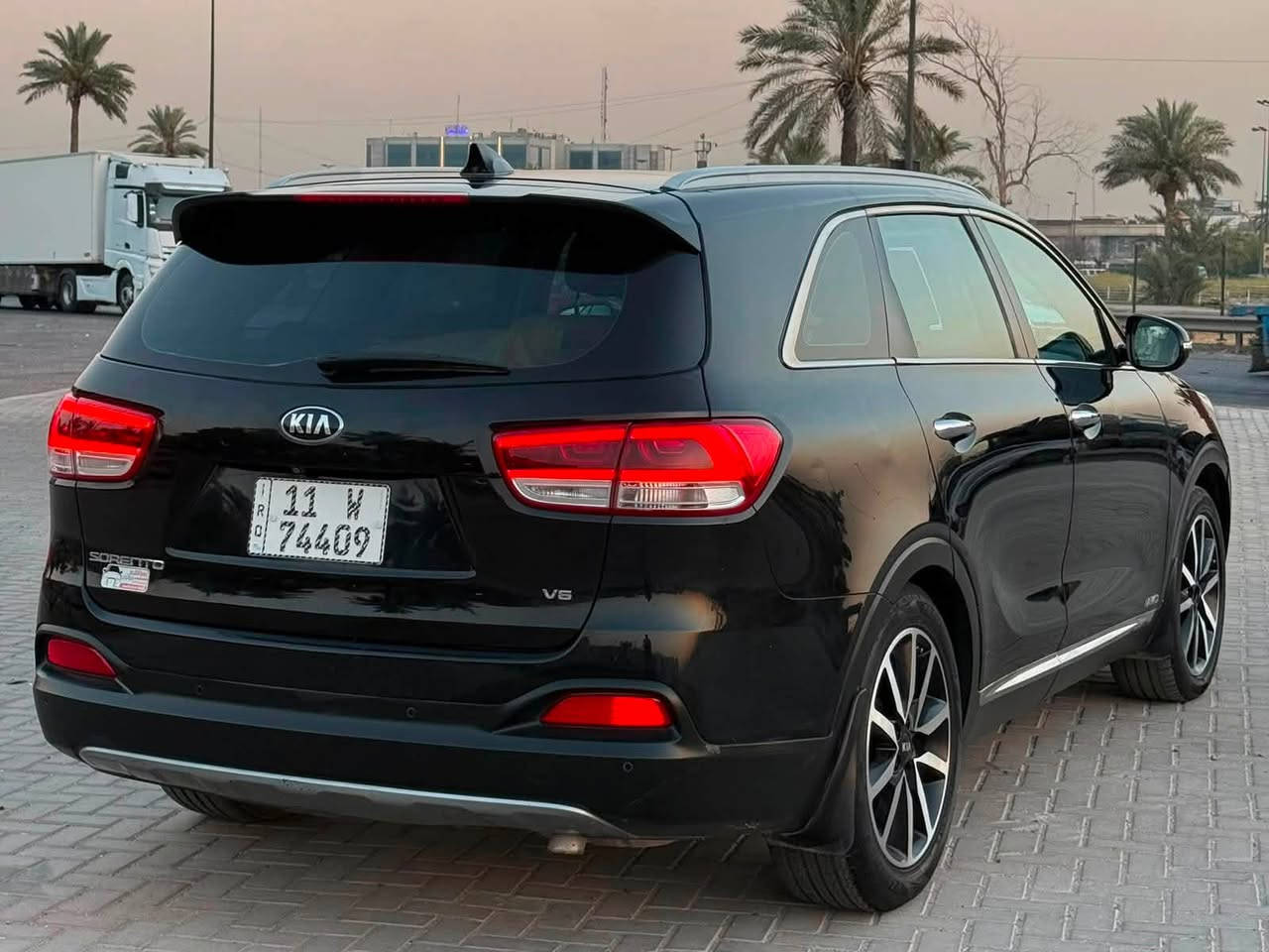 السلام عليكم سورنتو 2015 خليجي كويتي فول مواصفات 1/1 رقم بغداد بأسمي عارضه 166 $ وبيها مجال سياره جديده بمعنى الكلمه على وضع الشركه محرك V6 حجم 3300 السياره كويتي مواصفات ( بنوراما _ بصمه ابواب وتشغيل_ صندوق كهرباء_ كشنات جلد كهرباء _ تدفئة تبريد كشنات_ 3 قطع تبريد _ 7 راكب _ داخل مطعم صاج_ فول تحكمات _ حساسات امامي خلفي جانبي _ ترحيب عند الاقتراب _ شاشه اعطال _ بردات خلفيه _ 3انظمه قياده _ شاشه كبيره _ لد امامي خلفي _ لايت زنون عالي ناصي _ وبعد هواي مواصفات معروفه بالكويتي __ السياره جاهزه تخم تاير جديد تبريد ثلج ❄️ حداديه امامي خلفي جديد ( السياره بيها ربع صندوق صبغ اثر طخه بسيطه فقط باقي سياره كفاله عامه ) مكان السياره بغداد البلديات الخاص مغلق الاتصال :بالرقم ***********
