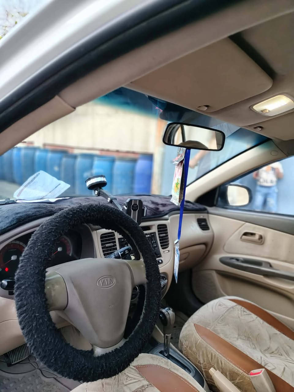 السلام عليكم كيا ريو ٢٠١٢ محرك ١٦ رقم أربيل جديد سنوية جديدة لغاية ٢٠٣١ وهزة جديدة بأسمي بيها قطعتين صبغ بدون دواخل طخم تاير جديد وترهم مراوس بسيراتو  موديل ١١ / ١٢ / *********** /***********
