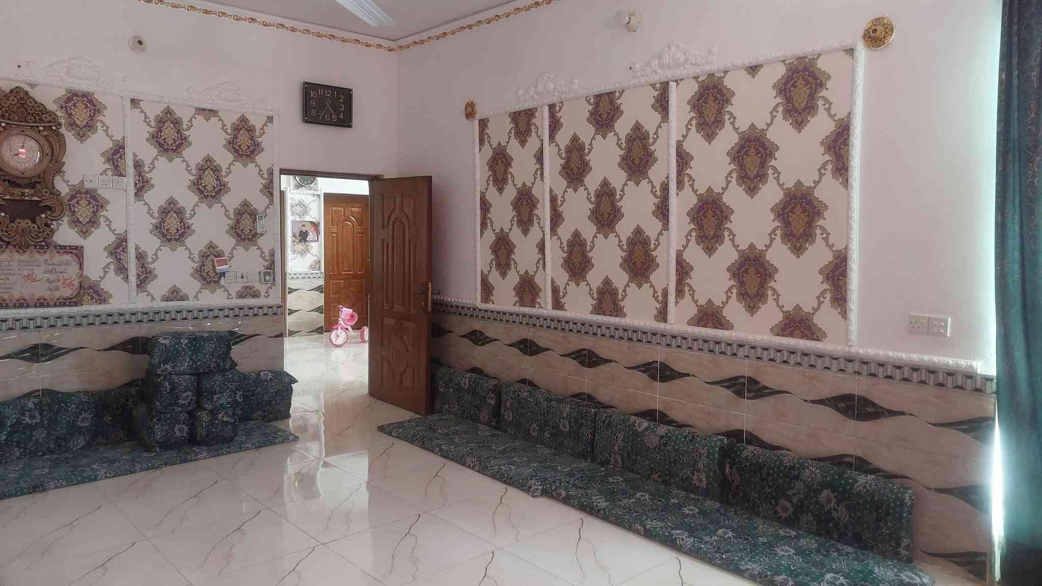 بسم لله الرحمن الرحيم
الديوانيه 
بيت طابو زراعي ال بو جاسم خلف شارع جامع الجوادين بين الحضاره وشارع الوكفه شارع المولد مال عقيل يم محل ابو ناجي . بيت طابوق من ساسه لراسه ركن المساحه ٢٥٠ 
يحتوي على ٢غرف ٥×٤ +صاله ١٠×٤ +مطبخ ٥×٤ + ستقبال ٤×٧ +صحيات داخليه وخارجيه +ممر عرض  ٢متر +منور عرض ١ متر +بيتونه ٣×٤+ سطح شتايكر جديد مال العام +ارضيت البيت بورسلاين واخيراً كهربايات البيت والماء جديد 

***********
