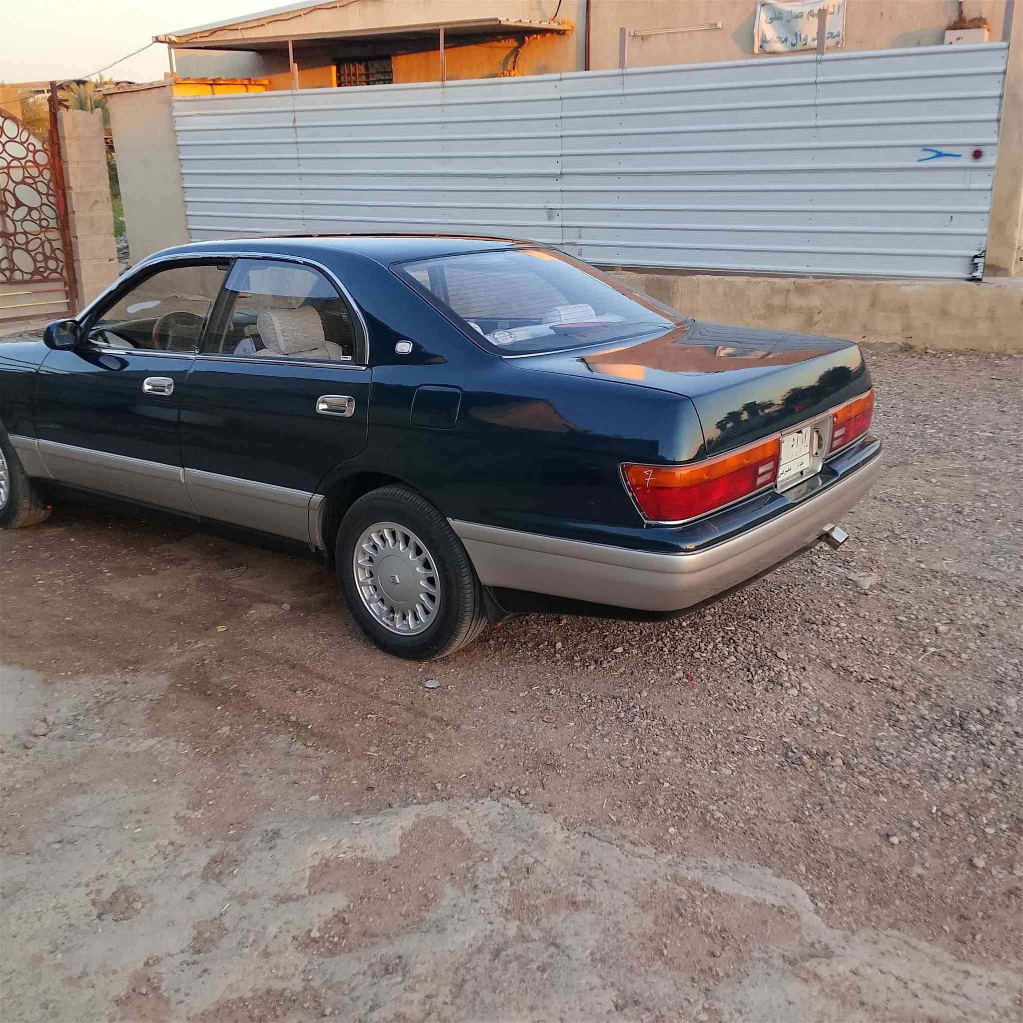 سلام عليكم جميعاً بيع سياره بطه موديل 93 
سياره معمره تعمير جديد كله حاويه كهربائيات ضفيره راس الثور دشبول راس الثور الغرفه كلها راس الثور السياره باسم جيراننا ويريد تحويل 
كير محرك مكفولات تخم تاير  جديدمنظومه تبريد جديد استوني مسويها عوازل الغرفه بالكامل السعر 65 وبيها مجال للطيبين السياره بيها التفاصيل هواي بعد ما يسعني الذكر***********
