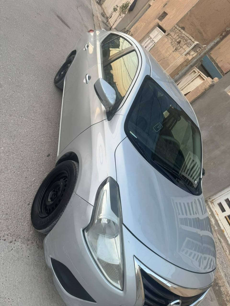 نيسان فيرسا موديل 18 رقم ديوانية  أمريكي حادث سطحي جاملغ وباب  جاهزة ومال جناي السعر 77$ مكاني نجف  ***********
