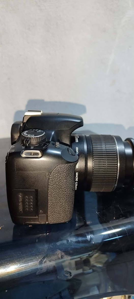 السلام عليكم.. صاحبي يريد يبيع هل كميميره وبسعر جدا جدا جدا مناسب 

كاميرا Canon 450D 
نظيفة فول، وياها شاحنة وجنطة

الي حابب يستفسر..
***********..
