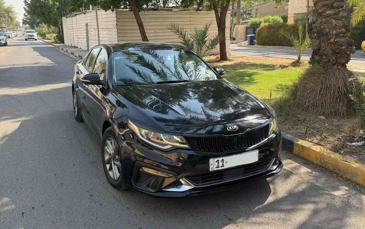 السلام عليكم ورحمة الله وبركاته 
كيا اوبتما  2019 امريكي حادثهة بس بنيد فقط بدون أي شواصي ولا لغود صور حادث موجودة  واكو طخة بسيطة بل باب مال سايق ممتصلحة بعدهة  ترجع بارد 

سيارة جديدة حرفياً ماشية فقط 69 الف. بسمي ورقمهة بغداد. ارقام انكليزي هزة كلة جديد 

مكينتهة 2400 مكفولة من كلشي 

گير مكفول من كلشي 

تبريد اذا مو ثلاجة كروتك علية 

صدرهة وضع شركة بعدة جديد امامي وخلفي

تخم تاير شديتة قبل شهرين 

شاشة چبيرة وتدعم ابل كار بلي بلادي 

كامرة خلفية + حساسات خلفي 

رادار نقطة عمياء 

رادار خروج من المسار 

كروز كونترول 

تحكمات ستيرن اكيد جهتين 

3 مودات قيادة 

اشاير بل مري 

لايتات كلهة زنون عالي ناصي 

مسويلهة ادامة كاملة لغرف الاحتراق وتبديل بلكات ونوزلات كلة اصلي 

سيارة جاهزة كلشي متصرف عليهة 

وكلشي اكو بل سوك أخوان اكو تعبان واكو النظيف وهذ حلال مُسلم 

السيارة حلوة ونظيفة وتسوة فلوسهة   مكاني بغداد حي الاعلام. 

سعرهة 125ورقة وبيها مجال  
***********

