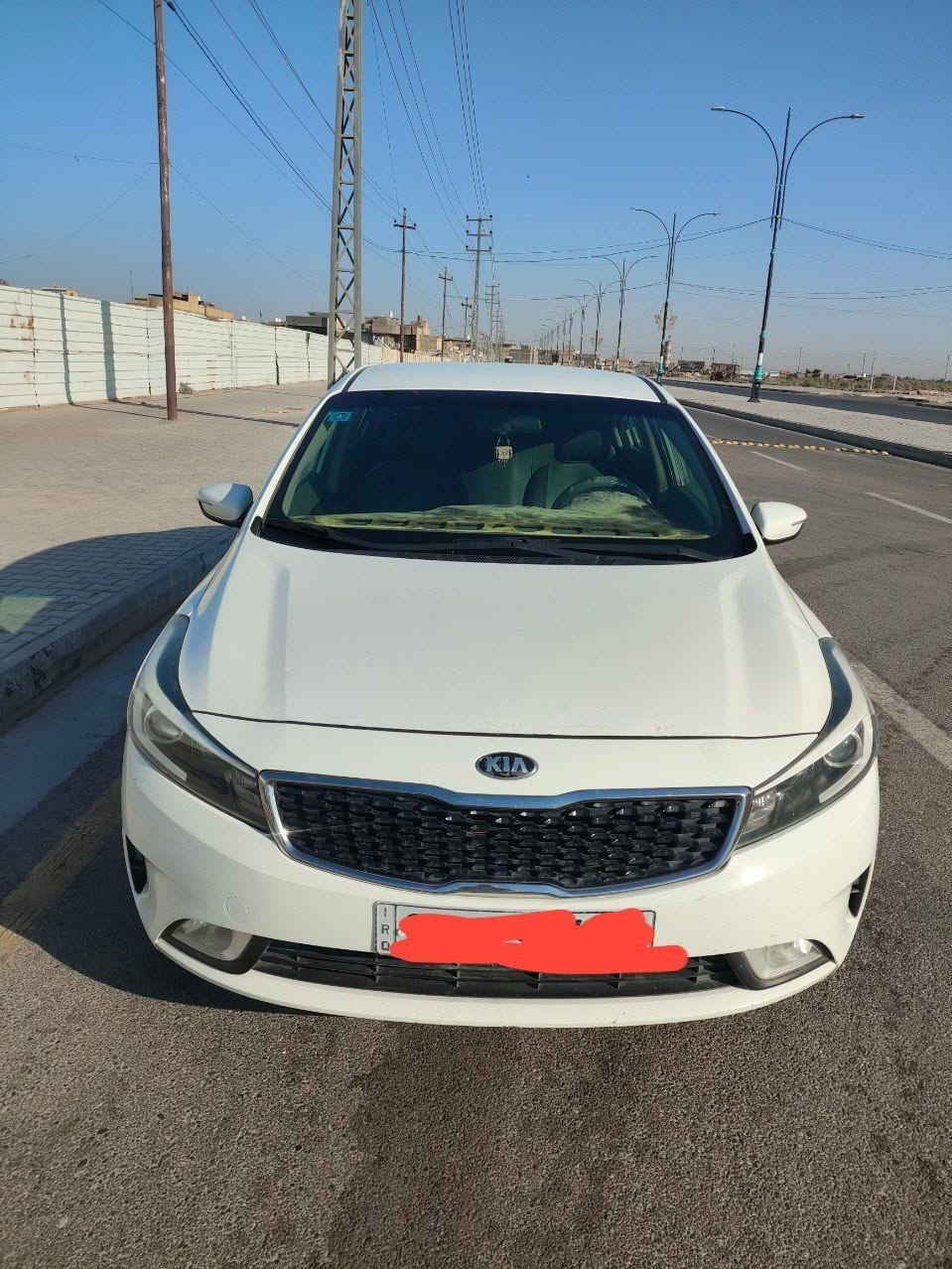 السلام عليكم 
كيا فورتي 2017 كفاله بدون ضرر والسونار موجود بالصور مكينه 2000 دوش كير at  رقم واسط باسمي  مكانه الكوت الهزه ما منتهيه نفاذ السنويه 2030  السعررر 122 وبيه مجال قليل ***********
