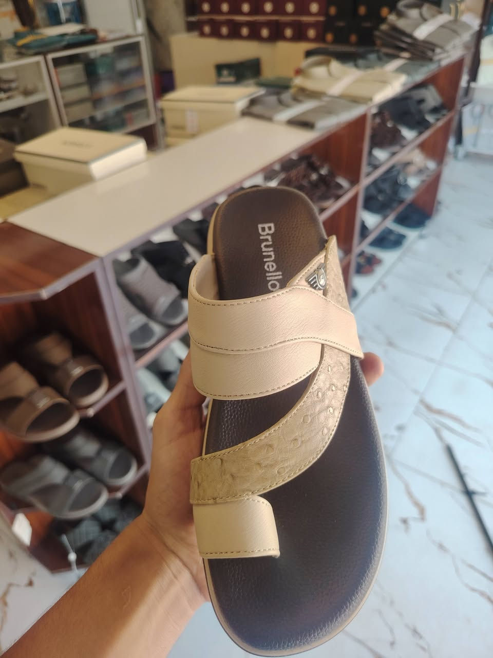 ازياء تميم  
🔥 موديلات جديدة من الشحاطة الرجالي الأصلي 🔥
كف + إصبع
📏 القياسات: 40 إلى 45
📍 العنوان: الشرقاط – السوق الجديد – شارع الخياطين – محل 29 – أزياء تميم، مقابل مجمع السلام
📦 يوجد توصيل لجميع محافظات العراق
📲 للحجز والاستفسار على الواتساب: ***********
