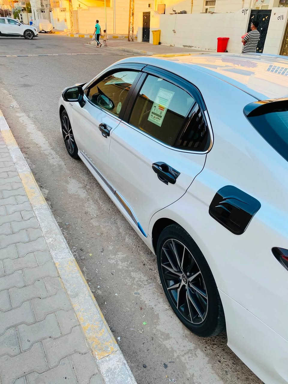 ملاحظه / السيارة ب اسمي تحويل مباشر بدون وكاله 
كامري خليجي GLE-2024-هايبرد 
-بصمة تشغيل
-بصمة أبواب
-كاميرا خلفية 
-حساسات أمامية وخلفية 
-مثبت سرعة 
-مرايات جانبية كهربائية 
-شاشة كبيرة 
-مصابيح أمامية ليد وزنون 
-قفل مركزي للأبواب 
-كار پلاي
-تبريد خلفي 
-٨أيرباك
-كراسي كهربائي 
-تحكمات في الاستيرن 
-هاند بريك بصمة 
-أوتو هولد
-فتح ذكي للصندوق 
-ثلاث وضعيات للقيادة 
‏Sport 
‏Normal 
‏Eco
-بلاجكتور
-كشاف ضباب 
پرده خلفية كهربائي 
سلايد
السيارة تخم تاير جديدة الاستفسار                                             الاتصال بالرقم ‭***********‬
