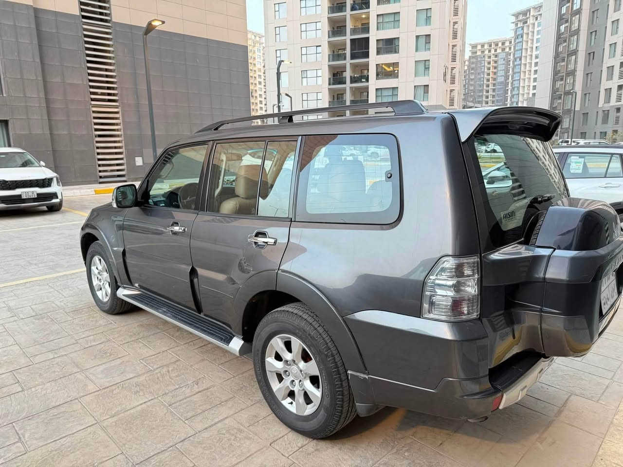 باجيرو ٢٠١٨ ماشية ١١٧ الف
مواصفات اعتيادي رقم سليمانية سلايد مرايات شفط … بيها شخط بالجاملغ الايمن عكس السايق … 

مكاني بغداد

السعر ١٧٣٠٠ دولار 

***********
