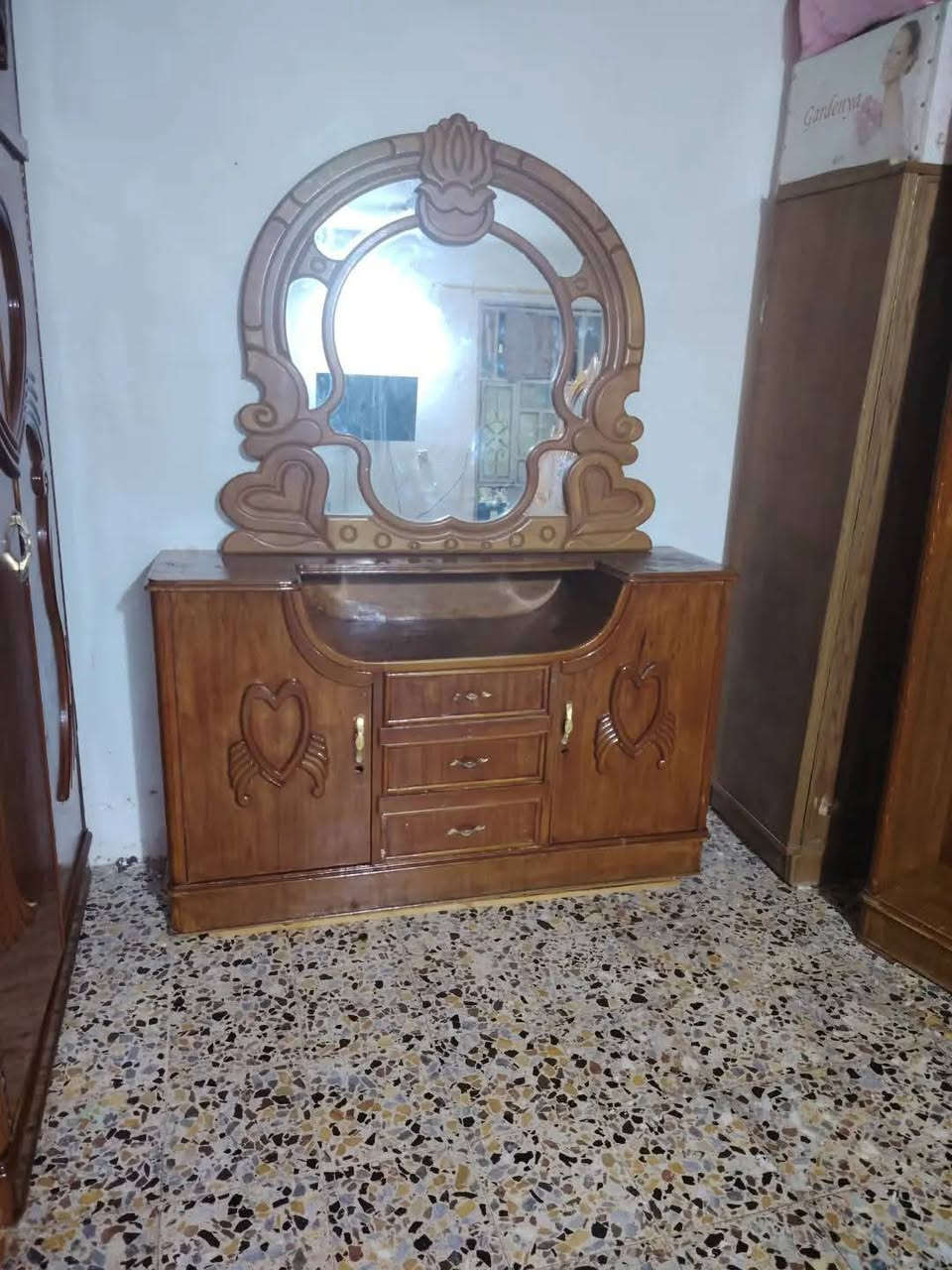 السلام عليكم غرفه نوم مستعمله نجاره عراقيه للبيع غرفه تفصال داخل خارج صاج  تخت موجود السعر 650 واصل باب بيتك للاستفسار أكثر *********** اتصل واتساب بيك خير وتدلل
