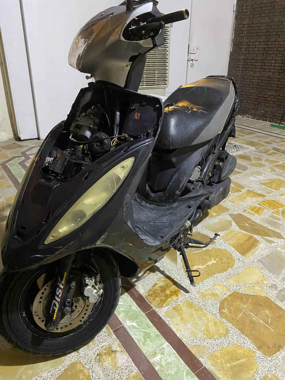 سلام عليكم كامكو جي فور للبيع
مكينة 150cc. مكينة حديثه v2 
مشدوده جديده المكينة اول تبديلة دهن الها بعدها بالجيس
شرط شلعه ومعدل وفلتر شوته جديد ونكره سلف 
كهربائيات كلها كامله مكمله عوزها فقظ كفرات وكشن وتنفيس البريك الكدام 
كيجات كلها شغاله 
دراجه تخم تاير حاويه  دبلات جدد نضافة المكينه ١٠٠٪؜ كفاله 

حتى شخاطه مال سلف مختومه كامكو بيها 
السعر خاص او اتصل ***********

مكاني كوفة السهلة - قرب مسجد السهلة
