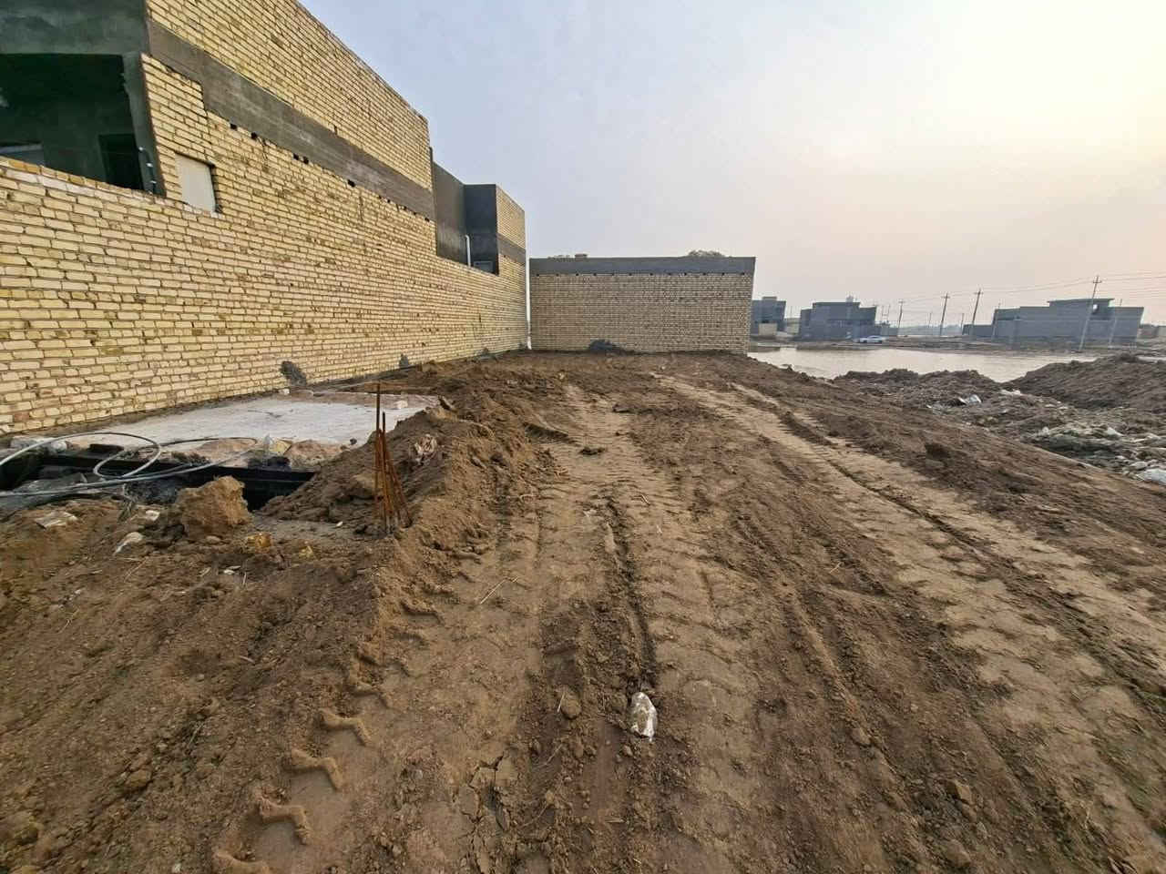 هيكل للبيع حي الزهور

قرب ثانوية قادة النصر للبنين

سنة البناء 2026

المساحه// 200

بناء درجة اولى من الأرض حتى هذه المرحلة

الهيكل حر غير مطلوب//  
المشتري يكدر يقدم على قرض الاسكان

السعر// 90 مع المجال

للاستفسار الاتصال على الرقام // 

                            *********** 

أو مراجعه مكتب الضامن للعقارات حي الصدر مجاور صيدليه ركن العلاج
