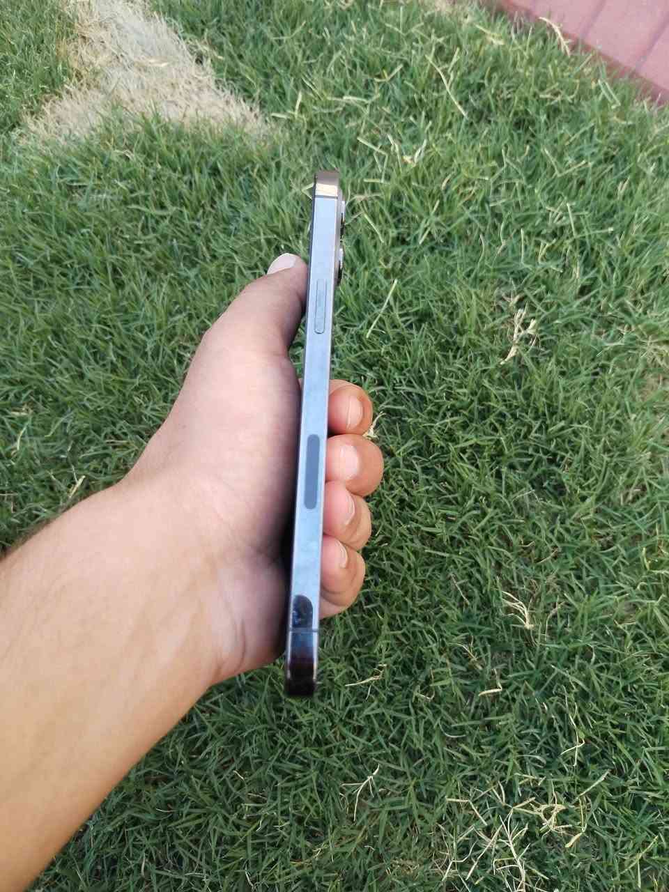 البيع فقط و مراوس
ايفون 12 برو ماكس 

لون اسود 

ذاكره 128 

تك سيم 

مبدل شاشه فقط 

بطاريه 74

فيس ايدي شغال  

سعر ٣٢٥  

مكان موصل الايمن ١٧ تموز 

***********
