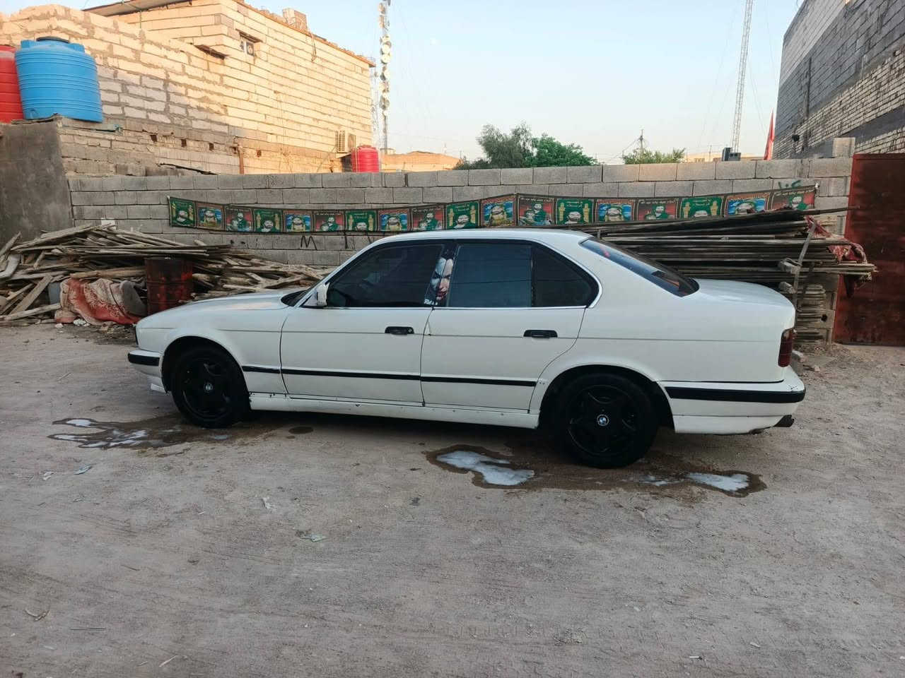 سلام عليكم بي ام للبيع
520رقم بغداد مكينه مسكر رقم ***********
