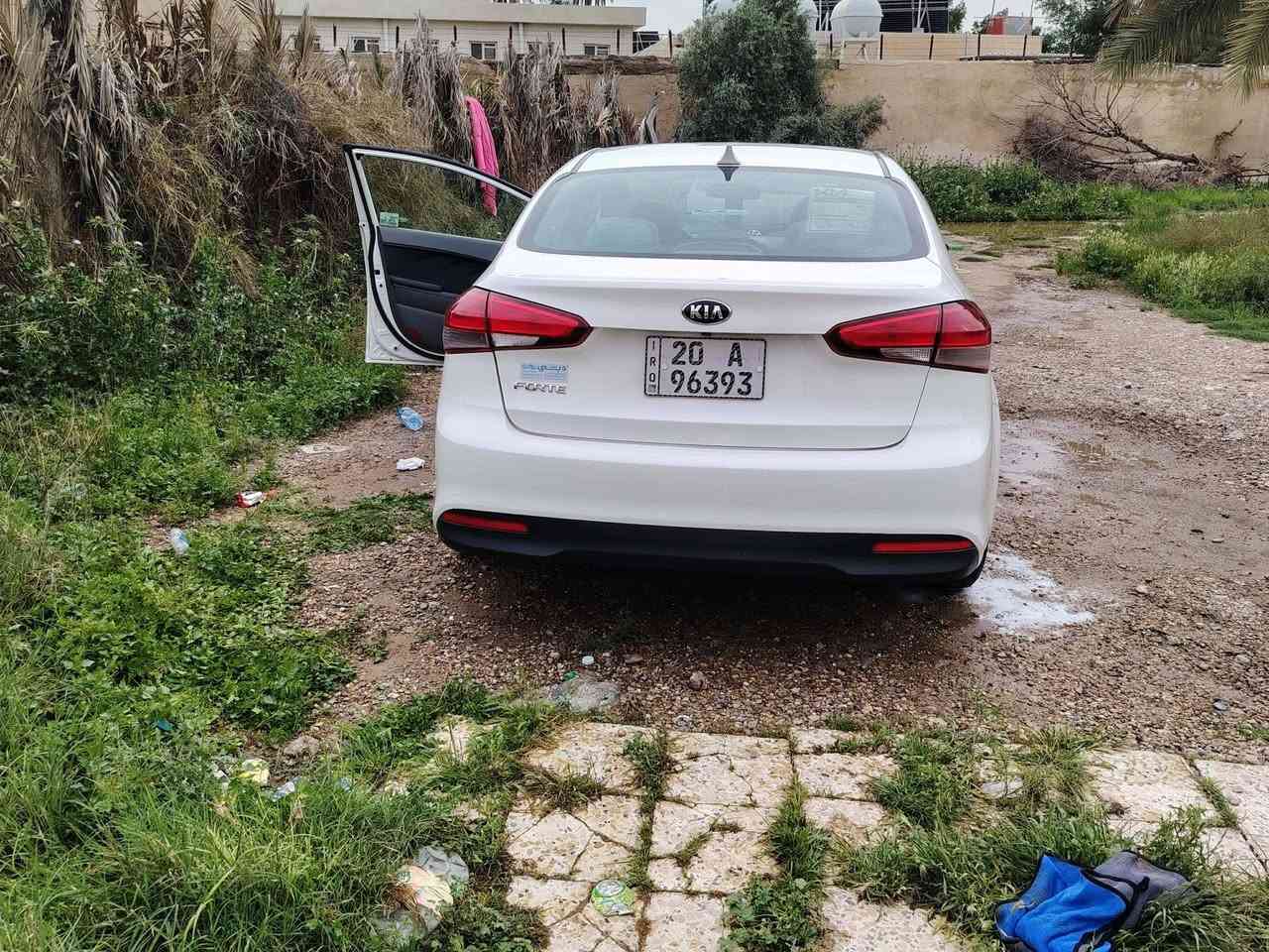 سلام عليكم 
فورتي مديل 2017 سياره ماشيه 69ميل حادثها باامريكا جاملغ وبنيد الجاملغ مبدل والبنيد راجع نفسه وباالعراق بيها باب وجاملغ صبغ بدون حادث القماره بيها بارد حك ربع ابيع احزام الاستفسار الاتصال على الرقم *********** السعر 96 ال مو شراي لايتصل
