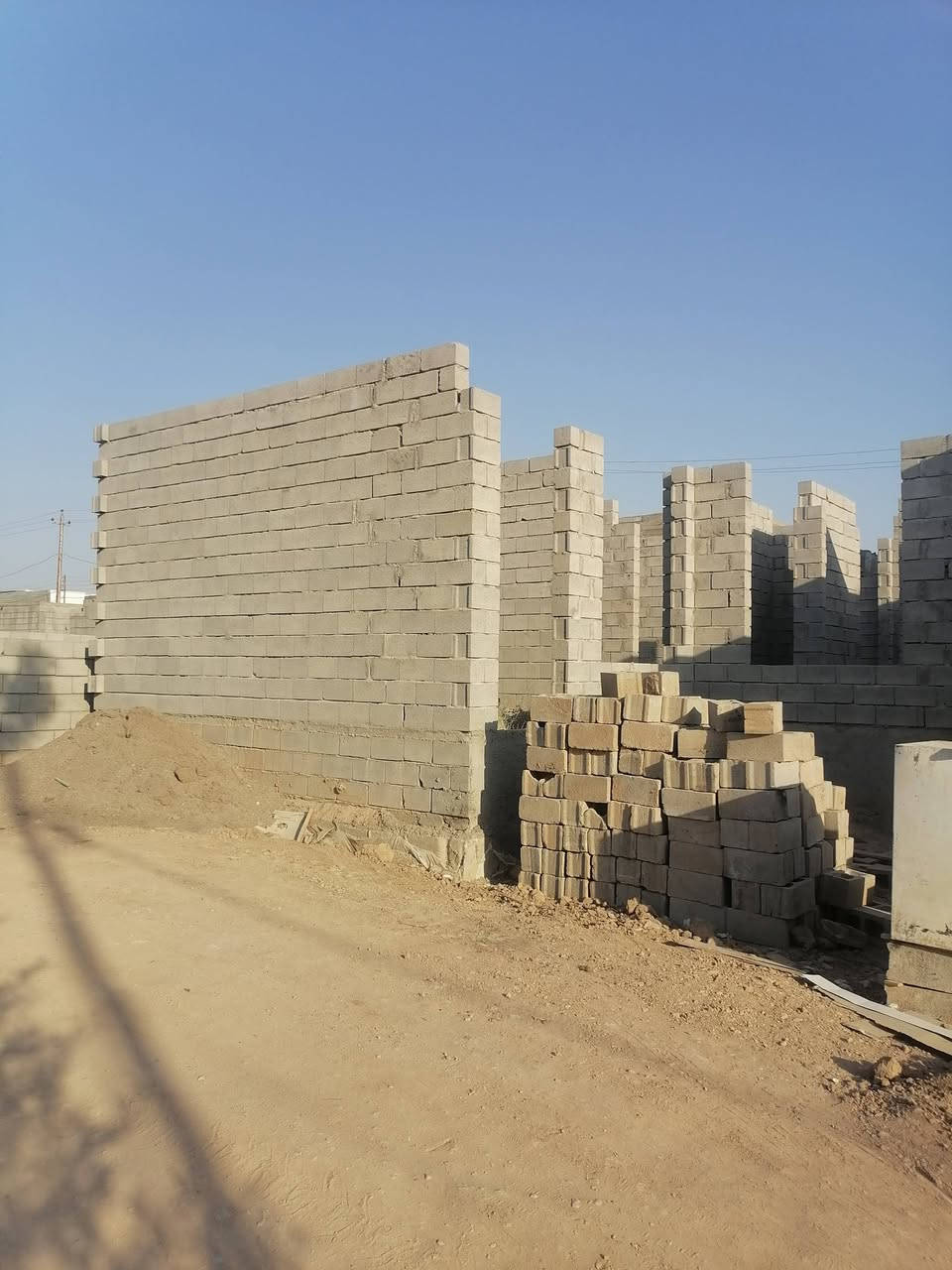 بيت للبيع ١٥٠متر مبني للسقف الموقع تقاطع القدس خلف كلية بلاد الرافدين زراعي مشي بي معاملة تطويب بالبلديه و طالع عليه كشف من البلديه موقه حلو و قريب من الشارع العام للتواصل الأتصال ***********
