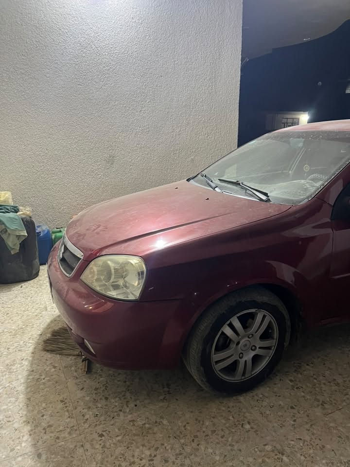 فورنزة للبيع موديل ٢٠٠٧ محرك ٢٠٠٠ كفالة محرك وكير  تبريد ثلج ما بيهة اي نقص تجي وتشوف يرادلهة ترتيبات بسيطة مصبوقة حزام وبيهة جاملق خلفي مستعجل عل فلوسهة وعارضة ٤٤ قفل  رقم *********** موجودة بغداد الجسر الثاني

