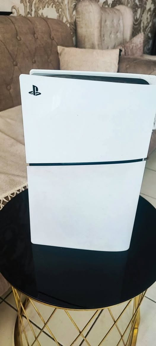 PS5 Slim 1T UK البريطاني
PS5 Slim 1T UK البريطاني 
ملحقاتة 
جوستك البلادية مالتة
قرص فيفا 25 
والكارتونة مالتة موجوده
مابي اي نقص كامل مكمل
وما مفتوح ولا داخل صيانة
وبي ضمان حق الفحص او الفتح 

سعرره 800 الف 

عنواني بسماية 
للاتصال ***********
