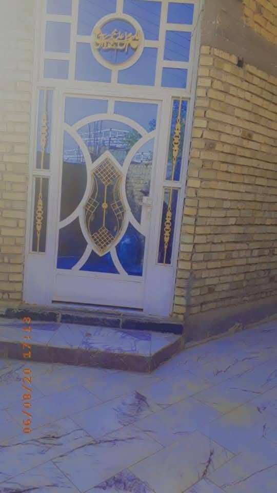 يالله سلام عليكم بيت للبيع
📍 الموقع: سبعه نيسان قرب المركز الصحي 
📐 المساحة: 200 🛏️ عدد الغرف: 2 صاله حمام داخلي 
مطبخ + كلدور + استقبال 🚗 الكراج: 📄 السند: طابوو 💰 السعر:140 مجال قليل 📞 للاستفسار والتواصل: [رقم الهاتف] ***********

نص مكتوب في الصور:
- 06/08/20 17:13
- 06/08/2020 17:15
- 06/08/2015 15:12
- 06/08/20 15:27
- 05/23/20 15:14