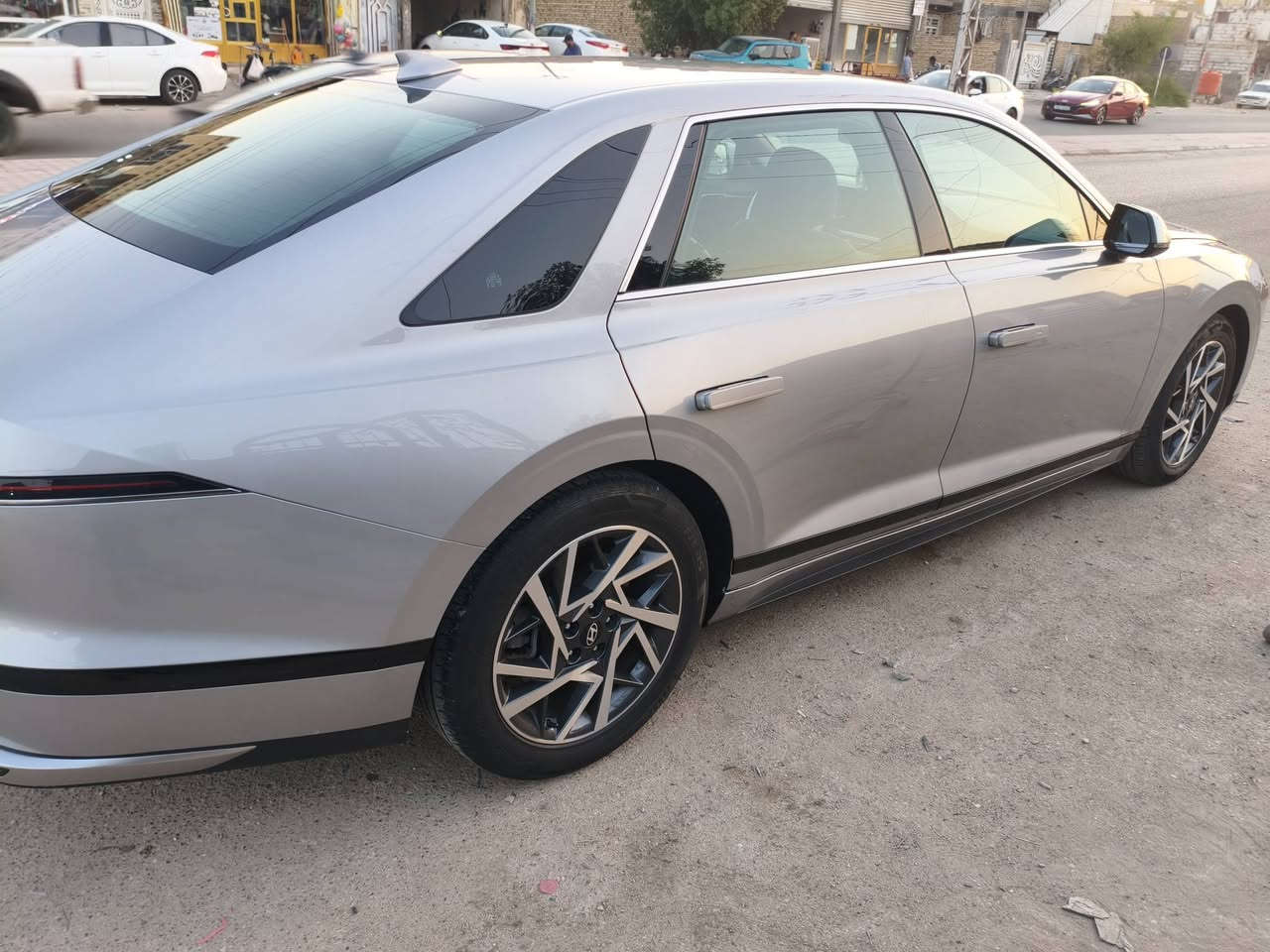 ياالله السلام عليكم
للبيع ازيرا وارد كوري
موديل 24
 غاز بلاد دخول جديد كتاب شهداء رقم قادسيه وكاله عامه بأسم المشتري السياره مكفوله كفاله عامه كفاله حته من البارد والشخط مواصفات فول الفول للاخير مكينه 6 سرندر 
المقاعد كهرباء وتدفئه وتبريد وخزن ميموري جنه شفط كهرباء ستيرن كهرباء السياره كلش جديده احلا من الصور ماشيه 99 حقيقي تخم تاير كوري بلاد جديد وبعد هواي مواصفات موضحه داخل الصور السعر 225 وبيه مجال قليل كلش مكان السياره ناصريه مركز المدينه للاستفسار الاتصال *********** او واتساب
