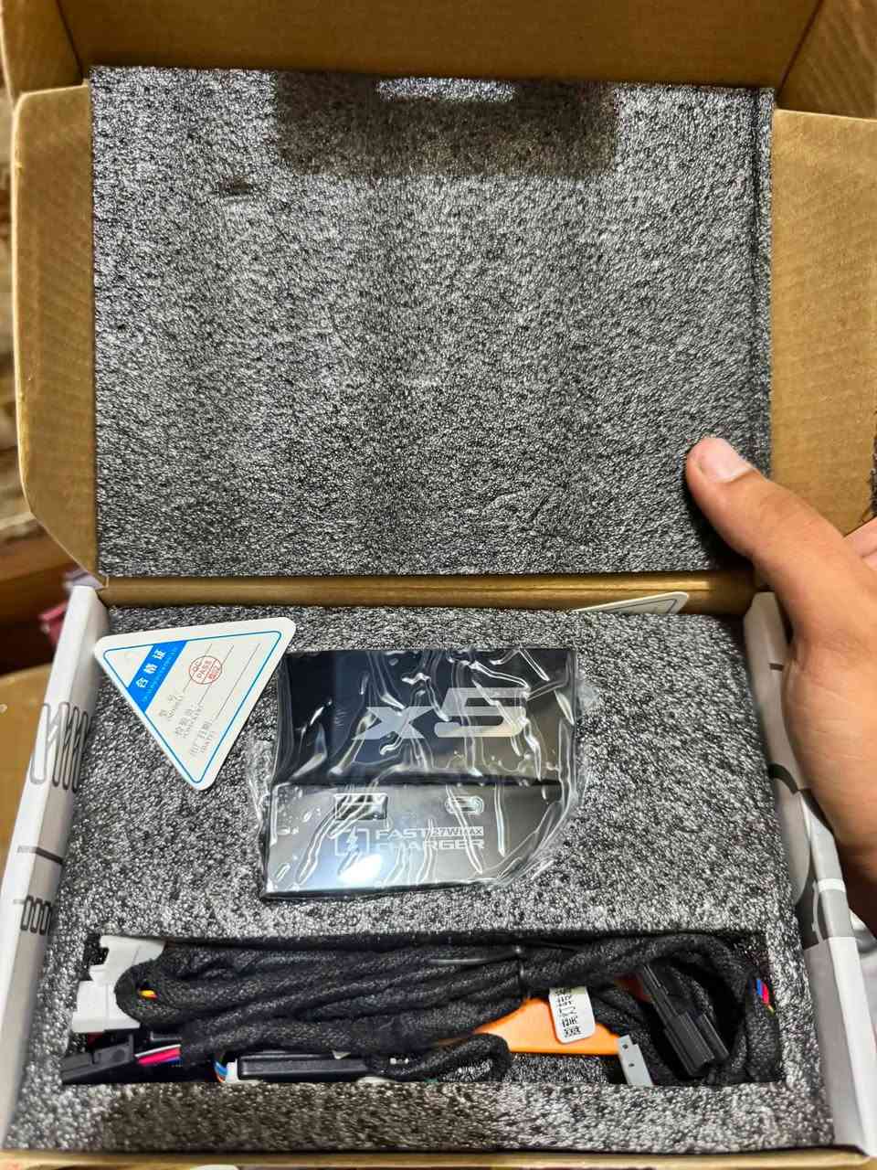 قطعه اضائه ويها منافذ شحن ثنين USB+ type C بسرعه 27W
ربط بدون قطع او تحوير

اناره تنربط ويه باقيّ الاناره مال سياره

متوفر ثلث قطعه 

4 سيريس

3سيريس

اX5

للتواصل واتس:***********

