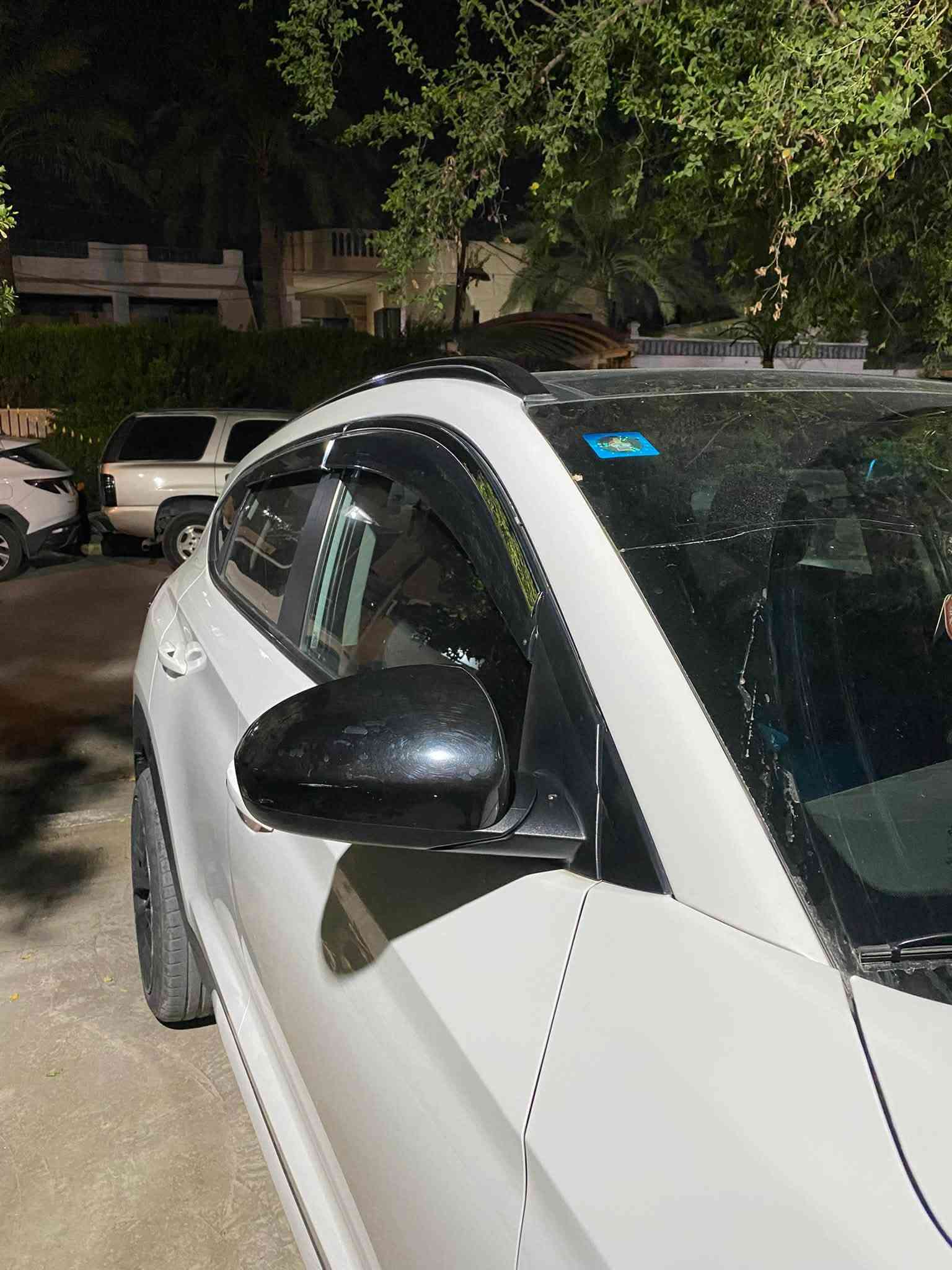 توسان ٢٠١٩ امريكي ابيض
توسان ٢٠١٩ وارد امريكي لون ابيض بدون ايرباك بدون دواخل 
بنيد ودعاميه مصبوغ وبارد بالجاملغ الايمن 
رقم الشاصي مرفق بالصوره 
بانوراما 
تحكم جهتين 
تدفئة كشنات 
نظام صوت انفنتي والامبليفاير JPL 
دمام بالدشبول وبالجنطه بلاديات 
شاشه ايباد 
نظام تبريد مناخي 
شاشه تبريد ديجتال 
جنطه كهرباء 
اناره باليدات مال باب 
٥ عدسات 
فول ايرباك حتى بالكشنات الخلفيه 
اوتو هولد
نظام سبورت 
مانع انزلاق 
صعود منحدرات 
فور ويل درايف 
رادار خلفي 
اشاير بالمري 
مثبت مسار 
كامره دواره 
الويل مالتها ١٩/٢٤٥/٤٥ 
تبريدها بعز الصيف ثلج 
مكينه ٢،٤ يعني ٢٤٠٠ / ٤ سلندر GDI 
بيها دخانه بيضه خفيفه من الاكزوز لان تنقص دهن بيها رنكات وماحبيت افتح المكينه واجفت اسلم السياره وكاله 
بيها نقص رادار امامي مشديته لان مزعج بالقياده 
مطروحه ب١٧٥ ورقه وبيها مجال ، اخواني الي ميعجبه السعر او يشوفه مو مناسب كل شخص وحلاله اترك كلمه طيبه ودعاء وربي يوفق الجميع ويستر عليكم 
*********** واتساب 
رقم بغداد 
بيها ملاحظه مكشره صبغ بالتنته على كد ٣ اصابع وكحلتها ماحبيت اصبغها بسبب ابو المحطه مال غسيل
