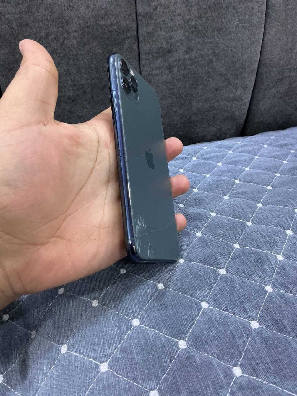 سلام عليكم 
iPhone 11 Pro Max 
ذاكرة 256
بطارية 95 اصلية معلاية 
مبدل شاشة GX شرط
فيس ايدي شغال 
تك سم 
بي فطر بل ضهر مثل ما موضح بل صور 
جهاز حيل نضيف كدام العين 
كلو شغال كامرات دمعة 
سعر 290 وبي مجال للشراي 
استفسار اكثر اتصل 
*********** واتساب 
مكاني موصل ايسر
