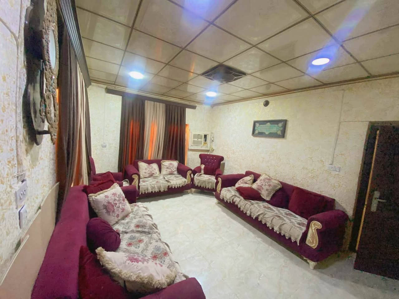 🏠 دار طابو صرف للبيع
الموقع📍 حي المعلمين، قبل فلكة حجي عليوي بشارع.
🔹 المساحة: 240 م².
تفاصيل الدار :يتكون من طابقين 

الطابق الأول: استقبال كبير، صالة، غرفة نوم، مطبخ، صحيات وحمام.
الطابق الثاني: 3 غرف نوم (غرفتان كبيرتان وغرفة صغيرة).

📞 للتواصل والاستفسار:
***********
