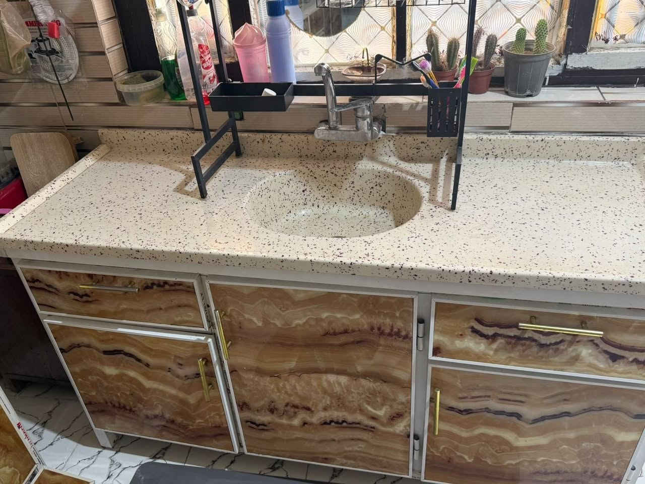 سلام عليكم كاونتر للبيع نضيف ما بي اي ضرر تزكام قياصه 3 سنك متر ونص سنك مرمر اصلي سعر 350  ***********
