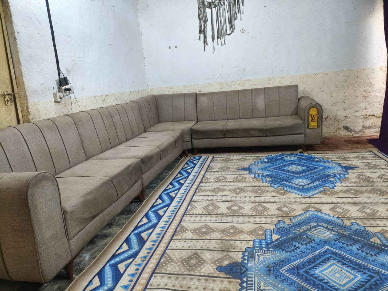 ديوان ٩ مقاعد • نضيف كلش • ما بي ضرر