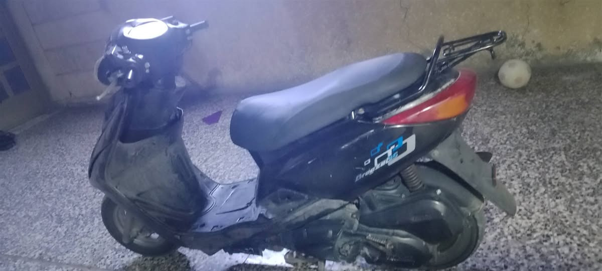 السلام عليكم شباب دراجه بريز ببغاء هندر و سلف السلف كام يكطع  بيها شغل قليل
 دراجه نضيفه حلو السعر 550 وبيها مجال قليل الشراي يتصل بـ***********فقط واتساب
