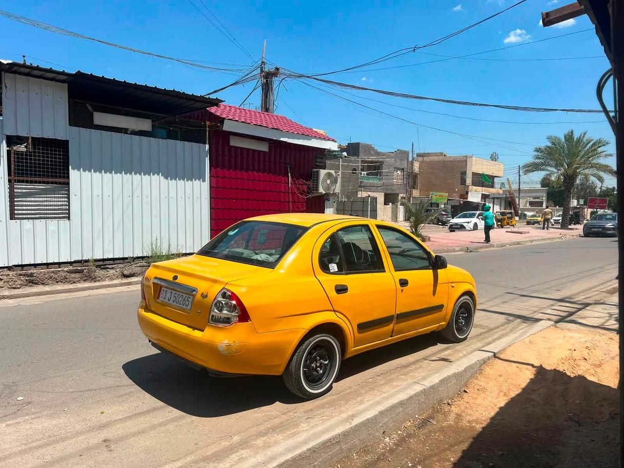سلام عليكم سياره طيبه لبيع ٢٠١٦رقم دولي سياره جاهزه تبريد شغال سياره بسمي بيها ضربه نص باب سايق ولباقي مكفول مصفره هيئه وغرامات السعر ٣٤وبيها مجال المكان الشعب شارع صحه الرقم ***********
