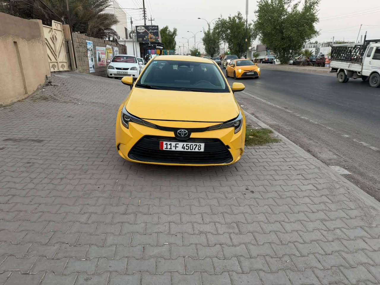 كورلا هايبردموديل23رقم بغداد بسمي ضررها بل صور موجود مكينه 1800 فول مواصفات عدا الفتحه ماشيه 47الف سياره جديده وخير من الله رادار امامي خلفي وجانبي وبصمه تشغيل السعر135وبيها مجال ***********
