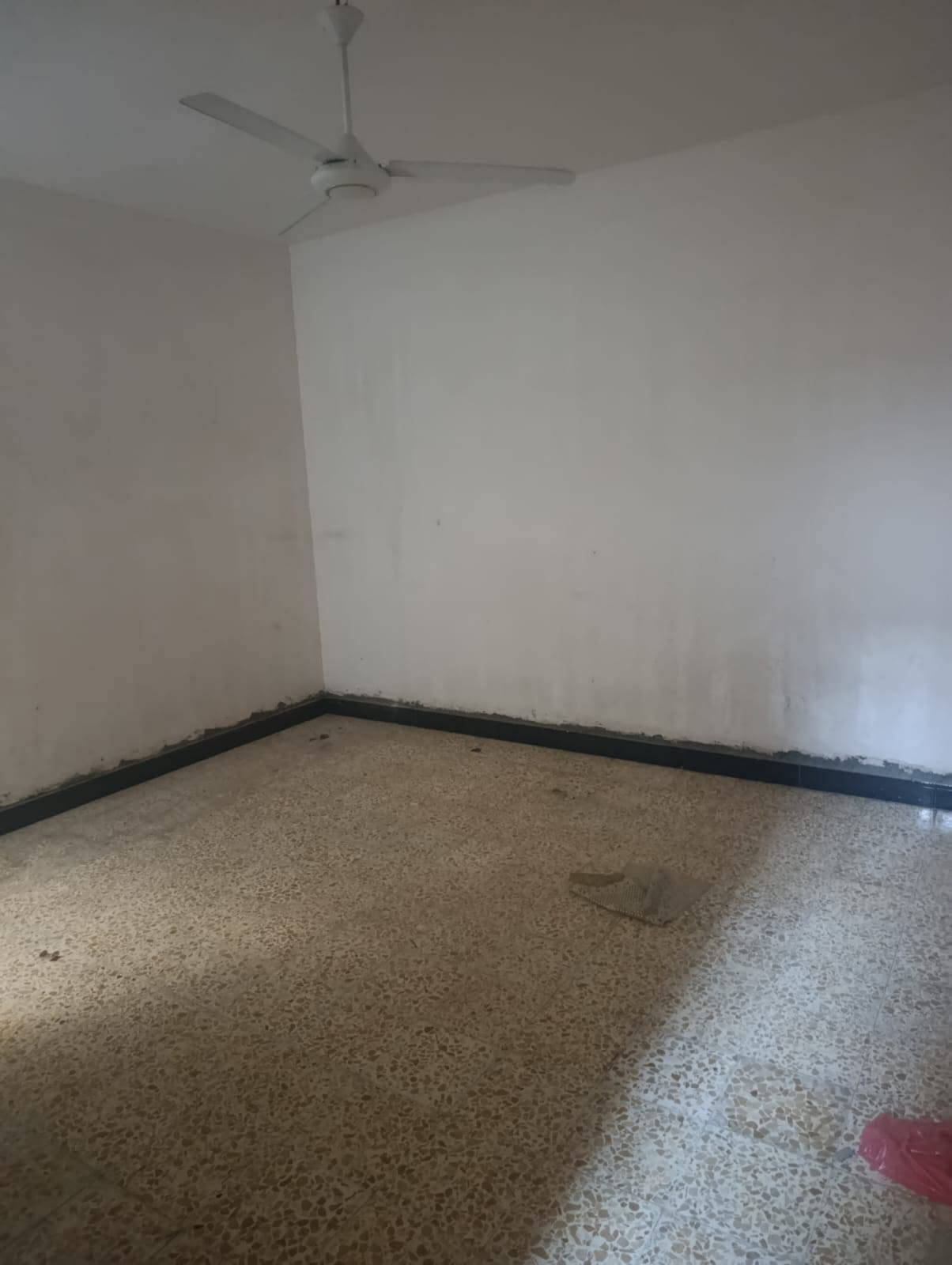 دار للايجار مساحته 150متر بحي الطيارة يحتوي على غرفتين نوم وصالة وكلدور ومطبخ ومجموع حمام وصحيات داخلي وخارجي للاستفسار اكثر الاتصال على الرقم التالي او مراسلة واتساب
***********
