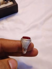 محبس عقيق يماني • فضة عيار ٩٢٥ • قياس ١٨