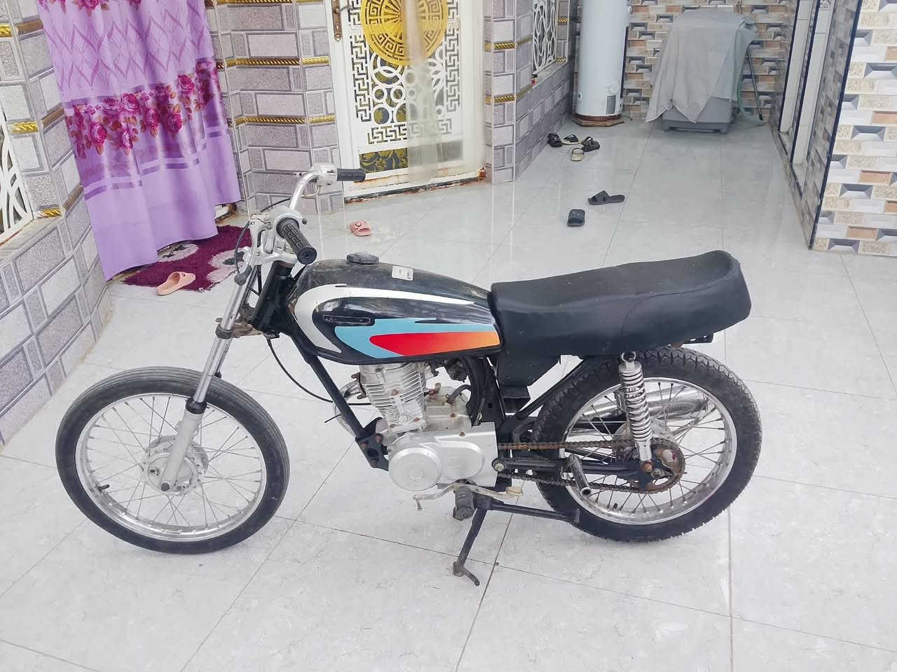 سلام عليكم
دراجه كلك كلك 

مكينه نامه شاصي نامه 

دراجه نضيفه أحله من صوره 

كامله ماعوزه اي شي 

السعر 375 وبيه مجال قليل

مكان سوق شيوخ ناحيه الطار 

***********
